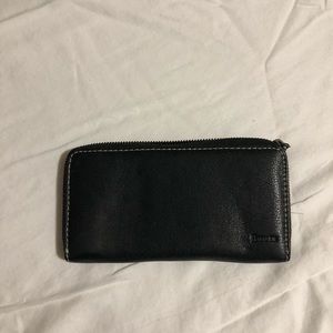 Roots zip around wallet